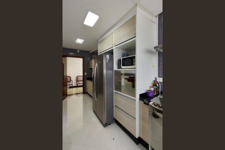 Apartamento para alugar com 160m², 3 quartos e 2 vagas Apartamento para alugar com 160m², 3 quartos e 2 vagasCozinha