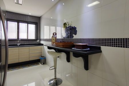 Apartamento para alugar com 160m², 3 quartos e 2 vagas Apartamento para alugar com 160m², 3 quartos e 2 vagasCozinha