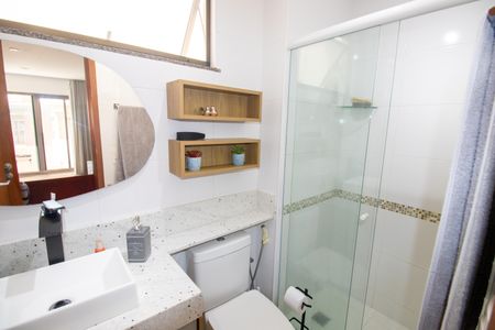 Apartamento à venda com 87m², 2 quartos e 2 vagasBanheiro da Suíte