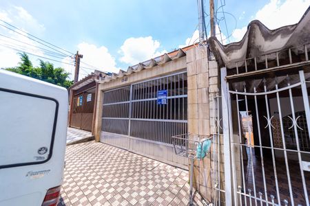 Casa à venda com 175m², 3 quartos e 2 vagas Casa à venda com 175m², 3 quartos e 2 vagasFachada