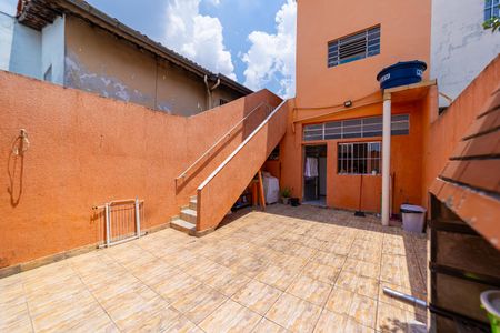 Casa à venda com 175m², 3 quartos e 2 vagas Casa à venda com 175m², 3 quartos e 2 vagasQuintal