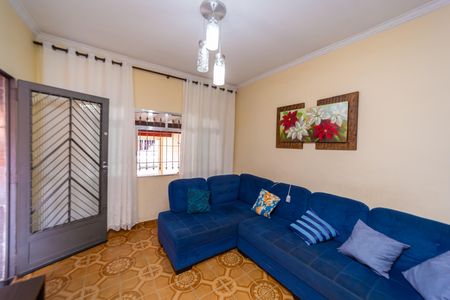 Casa à venda com 175m², 3 quartos e 2 vagas Casa à venda com 175m², 3 quartos e 2 vagasSala