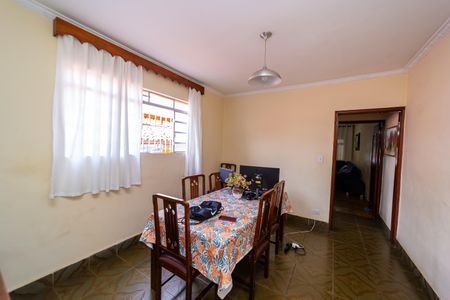 Casa à venda com 175m², 3 quartos e 2 vagas Casa à venda com 175m², 3 quartos e 2 vagasSala de Jantar