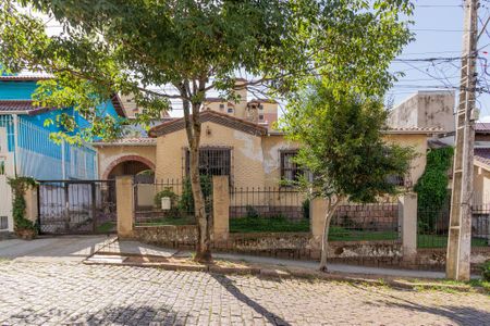 Casa à venda com 110m², 3 quartos e 2 vagas Casa à venda com 110m², 3 quartos e 2 vagasFachada