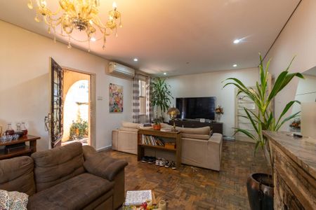 Casa à venda com 110m², 3 quartos e 2 vagas Casa à venda com 110m², 3 quartos e 2 vagasSala