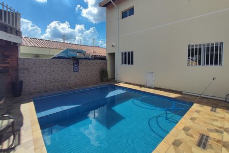 Casa à venda com 295m², 4 quartos e 2 vagas Casa à venda com 295m², 4 quartos e 2 vagasPiscina