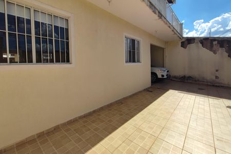 Casa à venda com 295m², 4 quartos e 2 vagas Casa à venda com 295m², 4 quartos e 2 vagasQuintal - Garagem