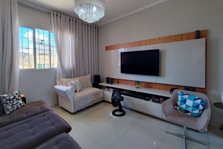 Casa à venda com 295m², 4 quartos e 2 vagas Casa à venda com 295m², 4 quartos e 2 vagasSala de Estar