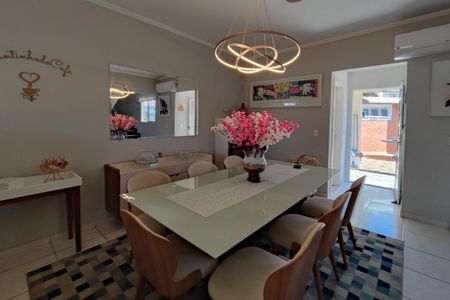 Casa à venda com 295m², 4 quartos e 2 vagas Casa à venda com 295m², 4 quartos e 2 vagasSala de Jantar