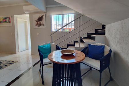 Casa à venda com 295m², 4 quartos e 2 vagas Casa à venda com 295m², 4 quartos e 2 vagasSala de Jantar