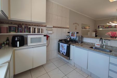 Casa à venda com 295m², 4 quartos e 2 vagas Casa à venda com 295m², 4 quartos e 2 vagasCozinha