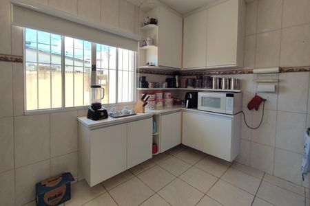 Casa à venda com 295m², 4 quartos e 2 vagas Casa à venda com 295m², 4 quartos e 2 vagasCozinha