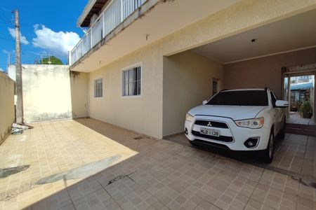 Casa à venda com 295m², 4 quartos e 2 vagas Casa à venda com 295m², 4 quartos e 2 vagasQuintal - Garagem