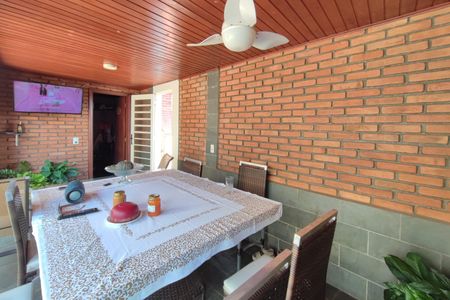 Casa à venda com 295m², 4 quartos e 2 vagas Casa à venda com 295m², 4 quartos e 2 vagasÁrea gourmet