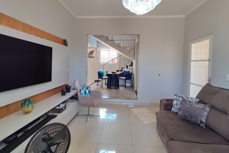 Casa à venda com 295m², 4 quartos e 2 vagas Casa à venda com 295m², 4 quartos e 2 vagasSala de Estar