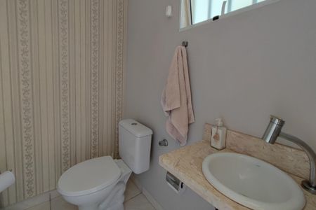 Casa à venda com 295m², 4 quartos e 2 vagas Casa à venda com 295m², 4 quartos e 2 vagasLavabo