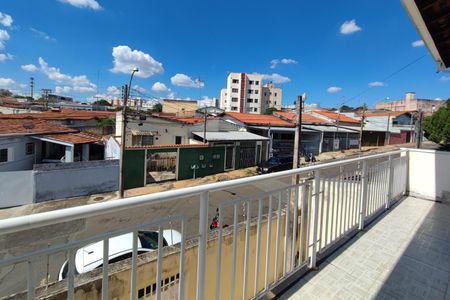 Casa à venda com 295m², 4 quartos e 2 vagas Casa à venda com 295m², 4 quartos e 2 vagasVaranda Quarto 2