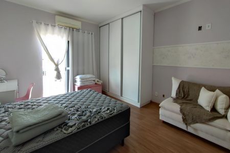 Casa à venda com 295m², 4 quartos e 2 vagas Casa à venda com 295m², 4 quartos e 2 vagasQuarto 2