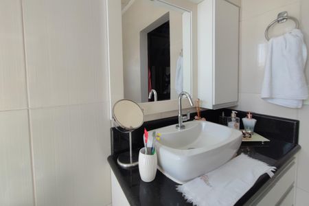 Casa à venda com 295m², 4 quartos e 2 vagas Casa à venda com 295m², 4 quartos e 2 vagasBanheiro Suíte