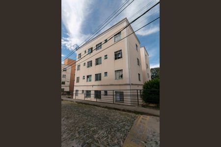 Apartamento à venda com 50m², 2 quartos e 1 vagaFachada do bloco e placa