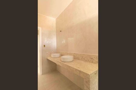 Casa à venda com 430m², 4 quartos e 4 vagas Casa à venda com 430m², 4 quartos e 4 vagasBanheiro da Suíte 4