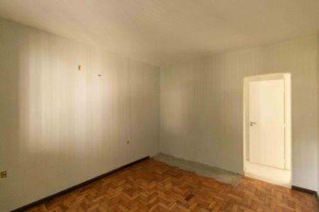 Casa à venda com 430m², 4 quartos e 4 vagas Casa à venda com 430m², 4 quartos e 4 vagasSuíte 1