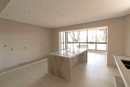 Casa à venda com 430m², 4 quartos e 4 vagas Casa à venda com 430m², 4 quartos e 4 vagasCozinha