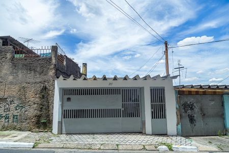 Casa para alugar com 80m², 2 quartos e 1 vaga Casa para alugar com 80m², 2 quartos e 1 vagaFachada