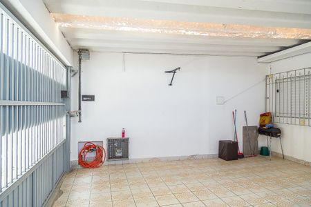 Casa para alugar com 80m², 2 quartos e 1 vaga Casa para alugar com 80m², 2 quartos e 1 vagaÁrea Comum - Garagem