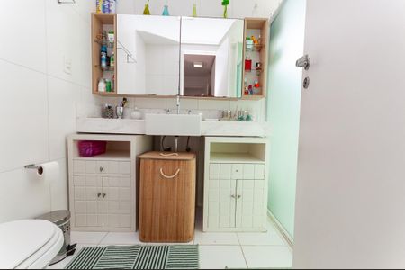 Apartamento para alugar com 132m², 3 quartos e 2 vagas Apartamento para alugar com 132m², 3 quartos e 2 vagasBanheiro 2