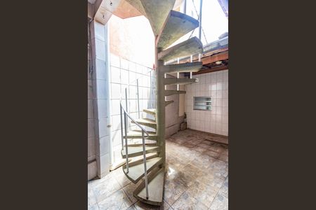 Casa à venda com 280m², 4 quartos e 4 vagasCasa 2 - Escada