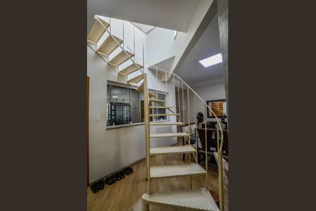 Apartamento à venda com 340m², 4 quartos e 4 vagasEscada