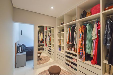 Casa à venda com 287m², 4 quartos e 3 vagasCloset da suíte