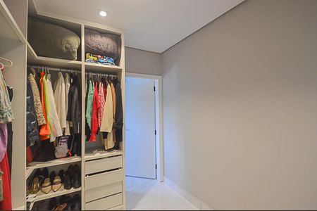 Casa à venda com 287m², 4 quartos e 3 vagasCloset da suíte