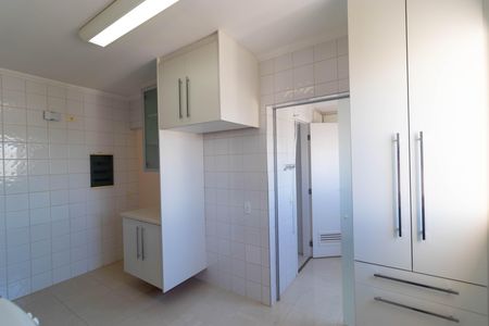 Apartamento para alugar com 135m², 3 quartos e 2 vagas Apartamento para alugar com 135m², 3 quartos e 2 vagasCozinha