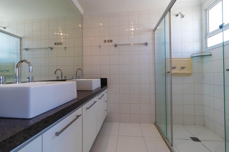Apartamento para alugar com 135m², 3 quartos e 2 vagas Apartamento para alugar com 135m², 3 quartos e 2 vagasBanehiro da Suíte 01