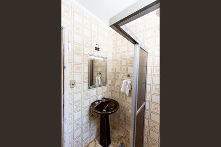 Casa à venda com 250m², 3 quartos e 2 vagasBanheiro do corredor