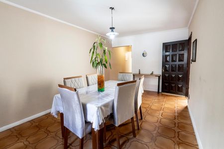 Casa à venda com 250m², 3 quartos e 2 vagasSala