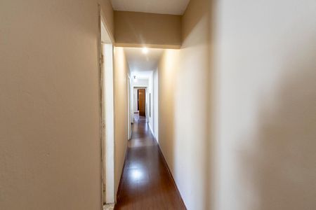 Casa à venda com 250m², 3 quartos e 2 vagasCorredor