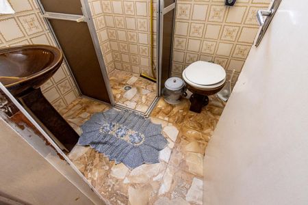 Casa à venda com 250m², 3 quartos e 2 vagasBanheiro do corredor