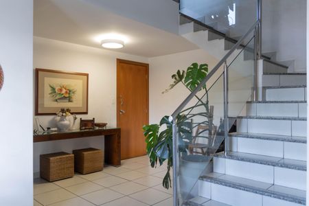 Apartamento à venda com 174m², 3 quartos e 3 vagasEscada