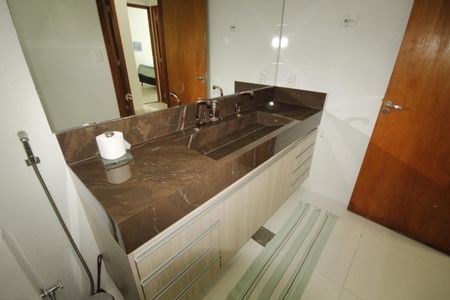 Casa à venda com 200m², 3 quartos e 2 vagasBanheiro 1