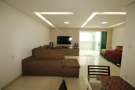 Casa à venda com 200m², 3 quartos e 2 vagasSala 1