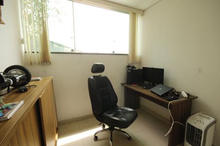 Casa à venda com 200m², 3 quartos e 2 vagasEscritório