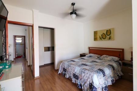 Casa à venda com 300m², 4 quartos e 4 vagasSuíte 1