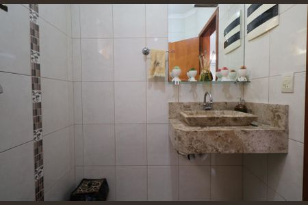 Casa à venda com 300m², 4 quartos e 4 vagasLavabo