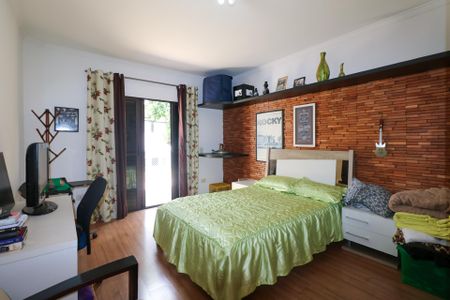 Casa à venda com 300m², 4 quartos e 4 vagasSuíte 2