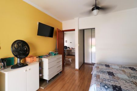Casa à venda com 300m², 4 quartos e 4 vagasSuíte 1