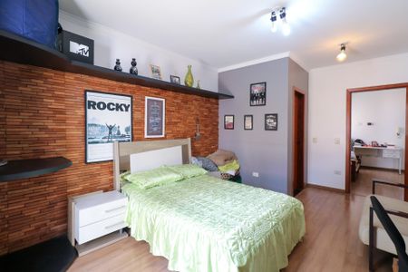 Casa à venda com 300m², 4 quartos e 4 vagasSuíte 2