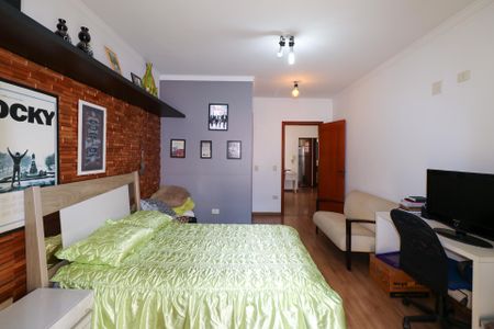 Casa à venda com 300m², 4 quartos e 4 vagasSuíte 2